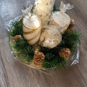 Elegant Holiday Candle Set with Green and Gold Accents